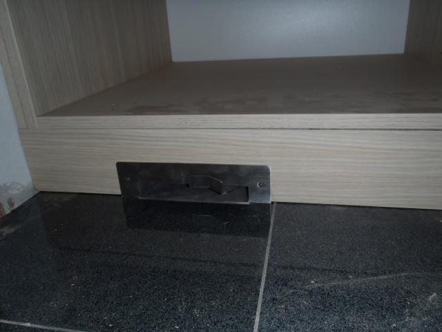 Podlahová štěrbina 